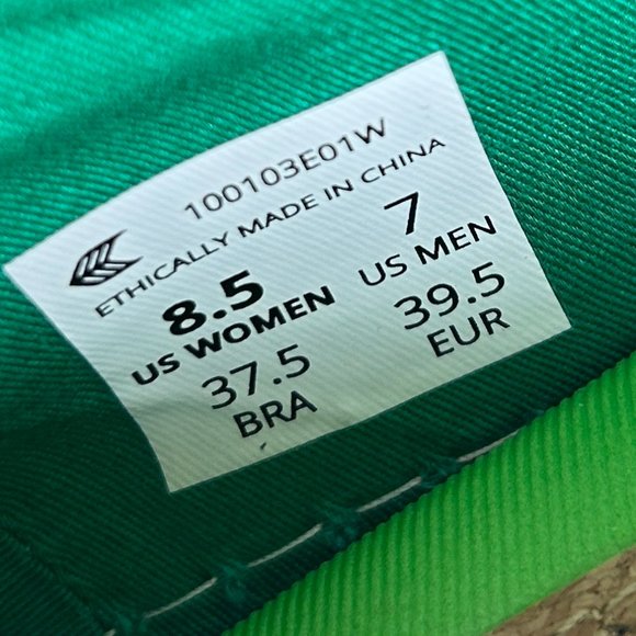 Cariuma OCA Low Green Canvas Sneakers (Size: 8.5 WOMENS) (Size: 7 MENS) - Picture 9 of 10